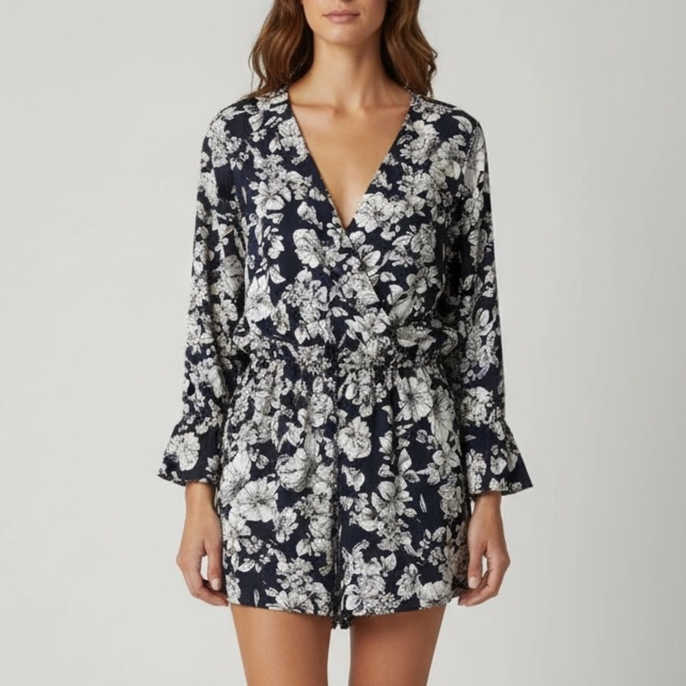 Skies are Blue Women’s Navy Blue Floral 3/4 Sleeve Romper Large